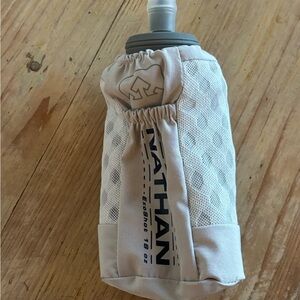 Nathan Handheld Water Bottle Exoshot 18 ounce